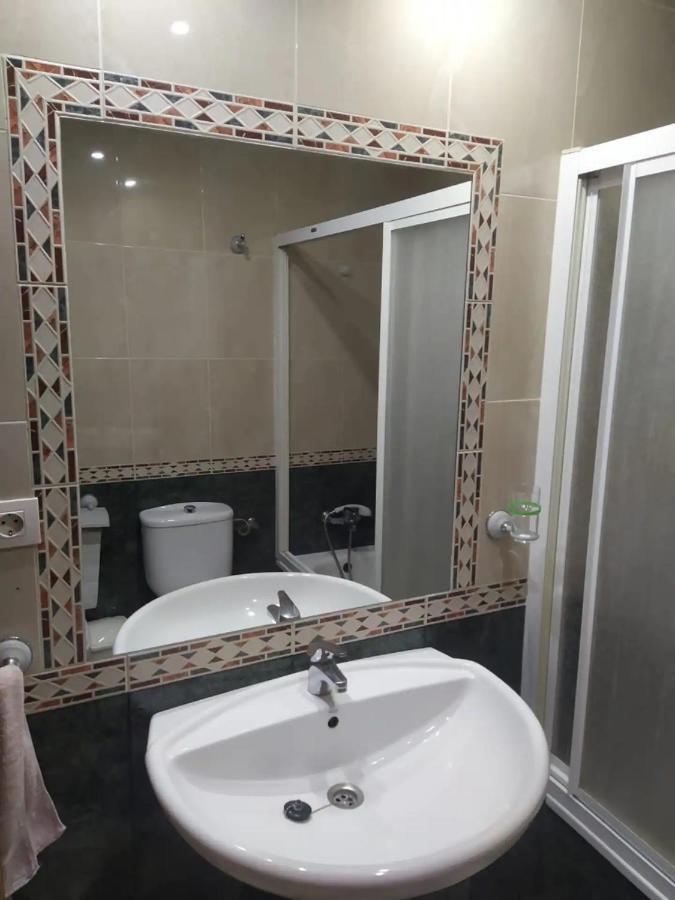 Apartamento 3 Dormitorios Frente A Hospital De Traumatologia Granada Buitenkant foto