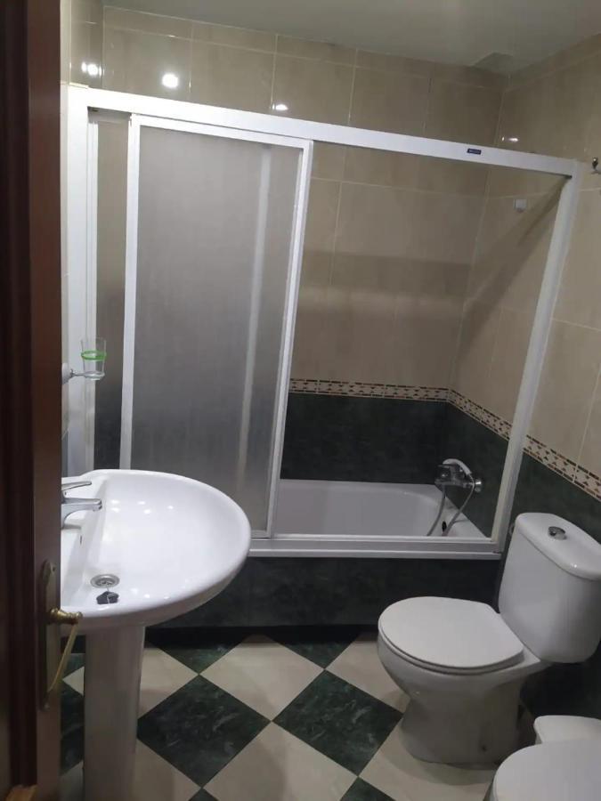 Apartamento 3 Dormitorios Frente A Hospital De Traumatologia Granada Buitenkant foto