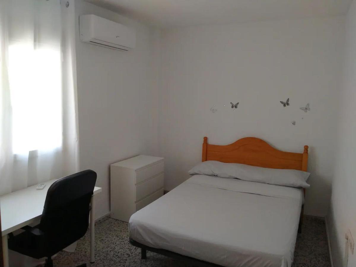 Apartamento 3 Dormitorios Frente A Hospital De Traumatologia Granada Buitenkant foto